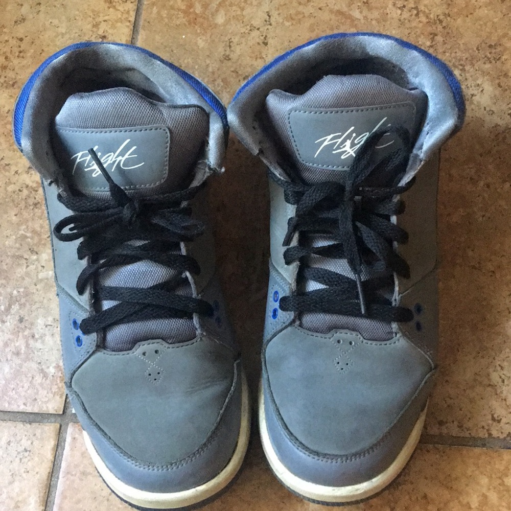 Boys Jordans size 7Y